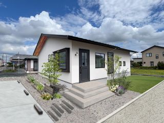 【見学可能】自然素材に癒される、三角屋根の平屋 写真